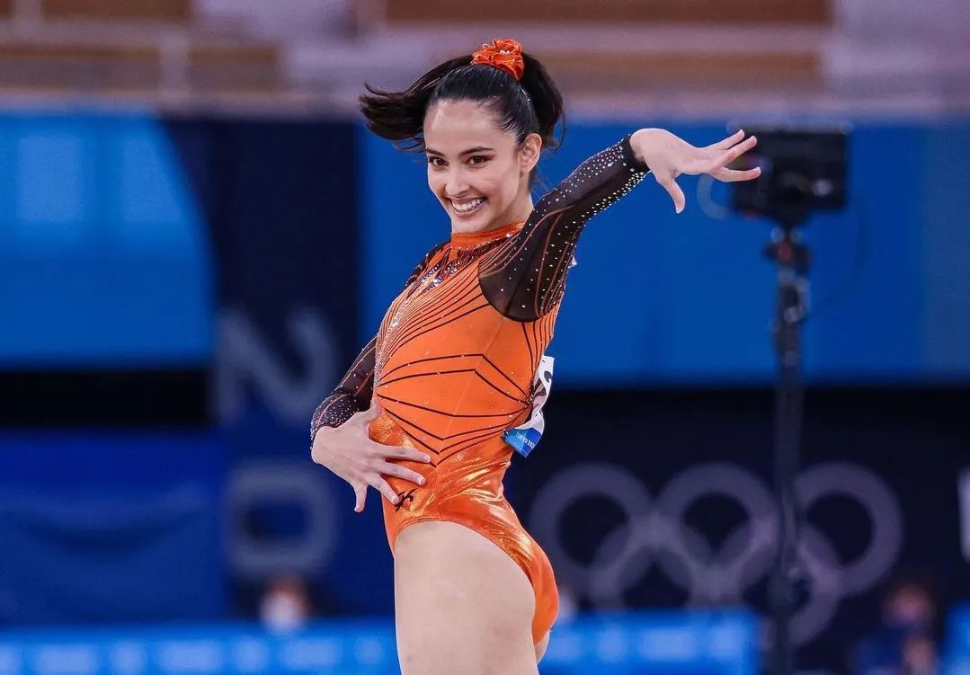 没吹犯规！特拉福德出击膝撞库杜斯+疑似手球，波罗被放倒也未判